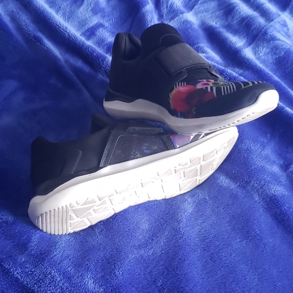 ALDO floral velcro sneakers - Picture 3 of 4